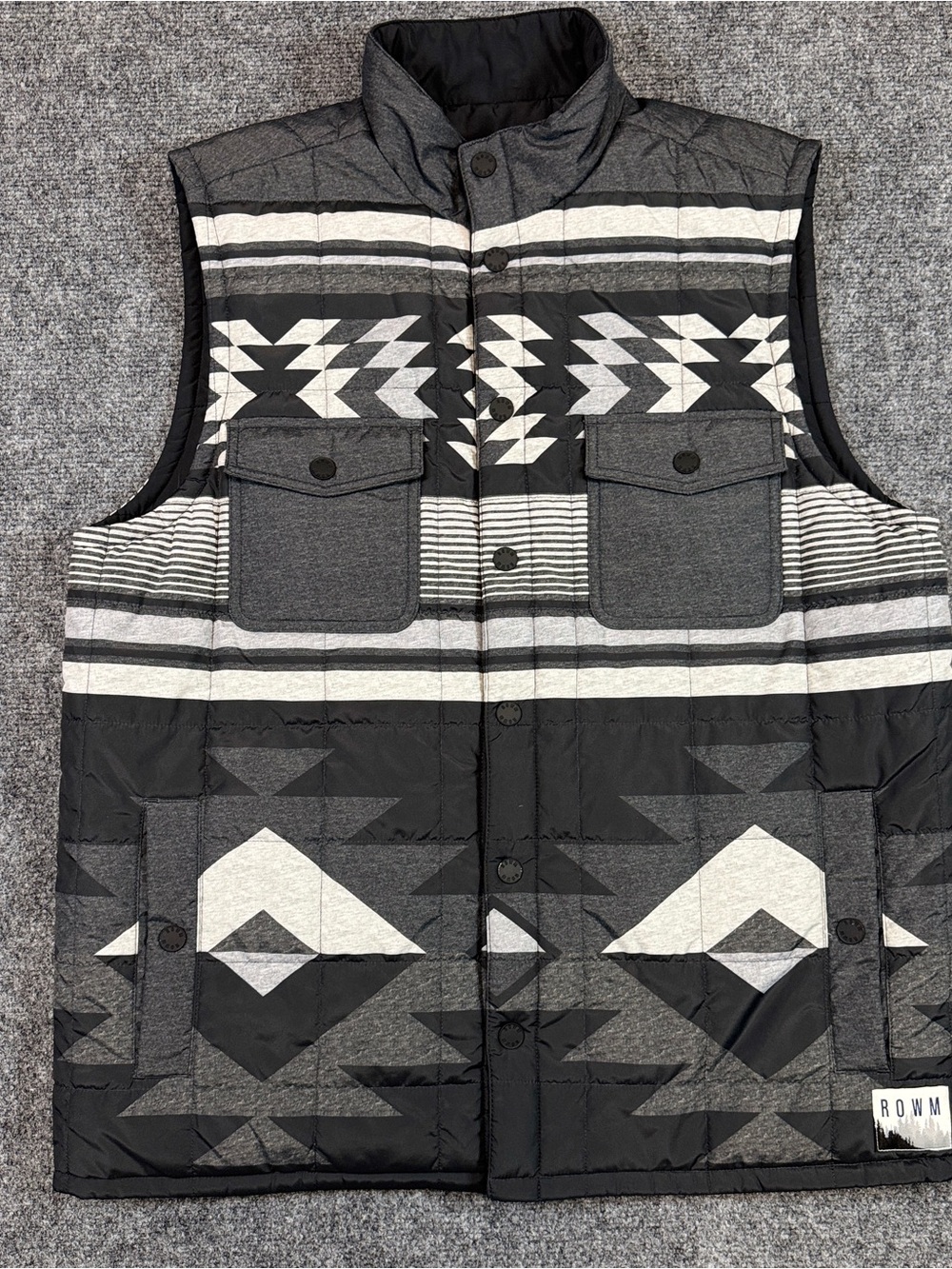 ROWM Black & Gray AztecSouthwest Reversible puffer Vest Like New Men’s Large
